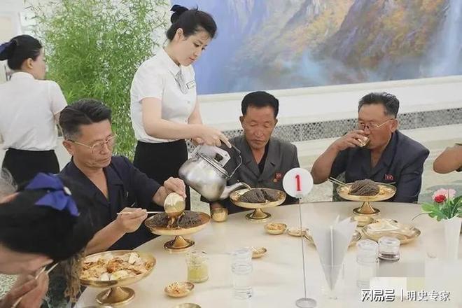 天三顿都吃啥：玉米饭、泡菜、大酱汤开元棋牌作为我们邻居普通朝鲜人一(图4)